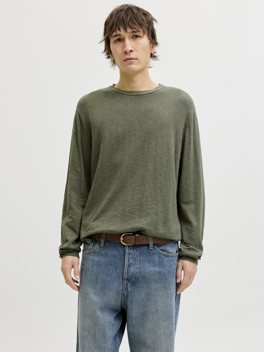 model_shot-front